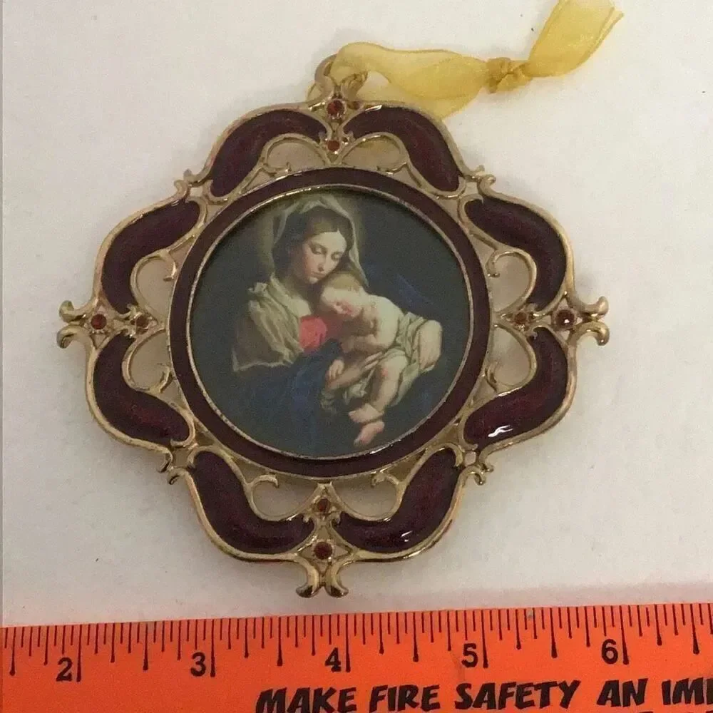 Beautiful vintage 4 1/2 inch Mary and the baby Jesus medallion ornament